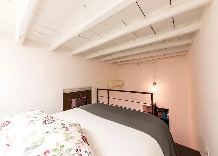 Domus Marina Vacanze Romane-colosseo 公寓 *