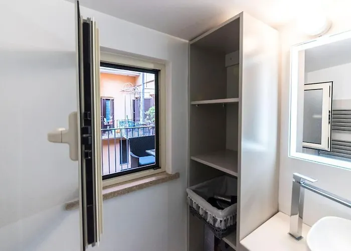 Domus Marina Vacanze Romane-colosseo 公寓